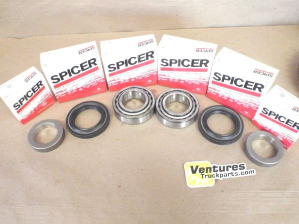 WHEEL BEARING SEAL AND RETAINER KIT DANA 44 REAR BOTH SIDES JEEP WAGONEER